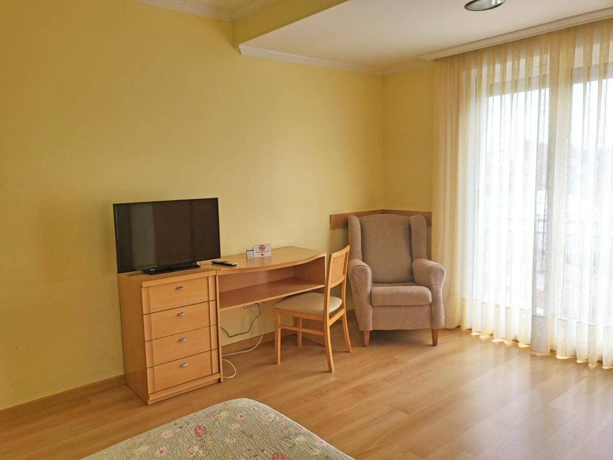 Hotel Villa Juanita Эль-Грове Экстерьер фото